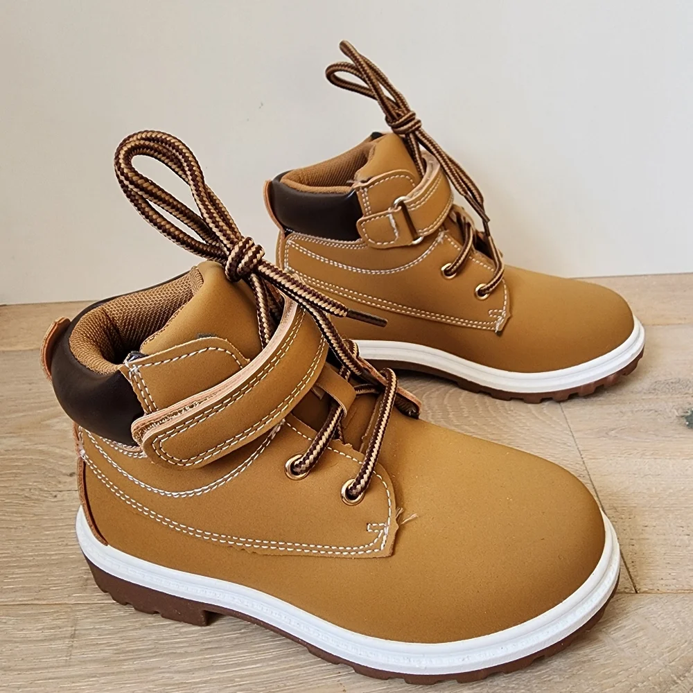 NWOT ZARA KIDS UNISEX KHAKI WINTER BOOTS SIZE 13T